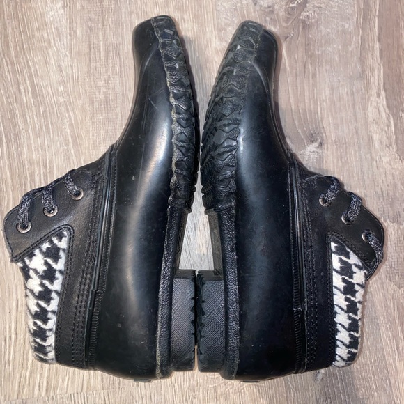 Black and white G.H. Bass bootie boots! Excellent Used Condition! Size 8 - Picture 4 of 8